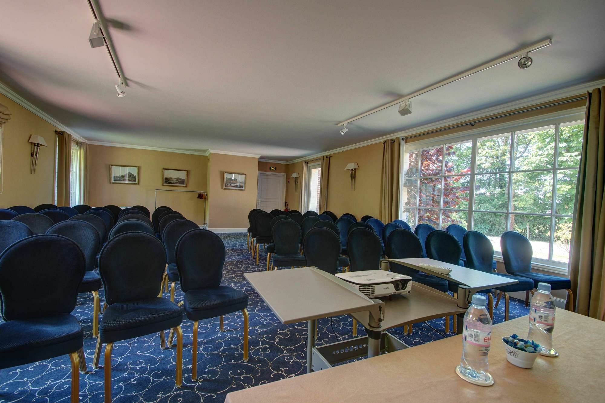 Hotel Chateau Clery Hesdin-lʼAbbé Exteriör bild